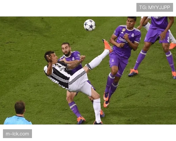 战术复盘：解析皇马在三月比赛中，如何通过快速攻防转换击溃对手